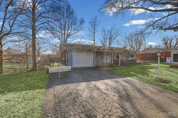 $227,900 | 4832 Bambi Drive, Alton, IL 62002