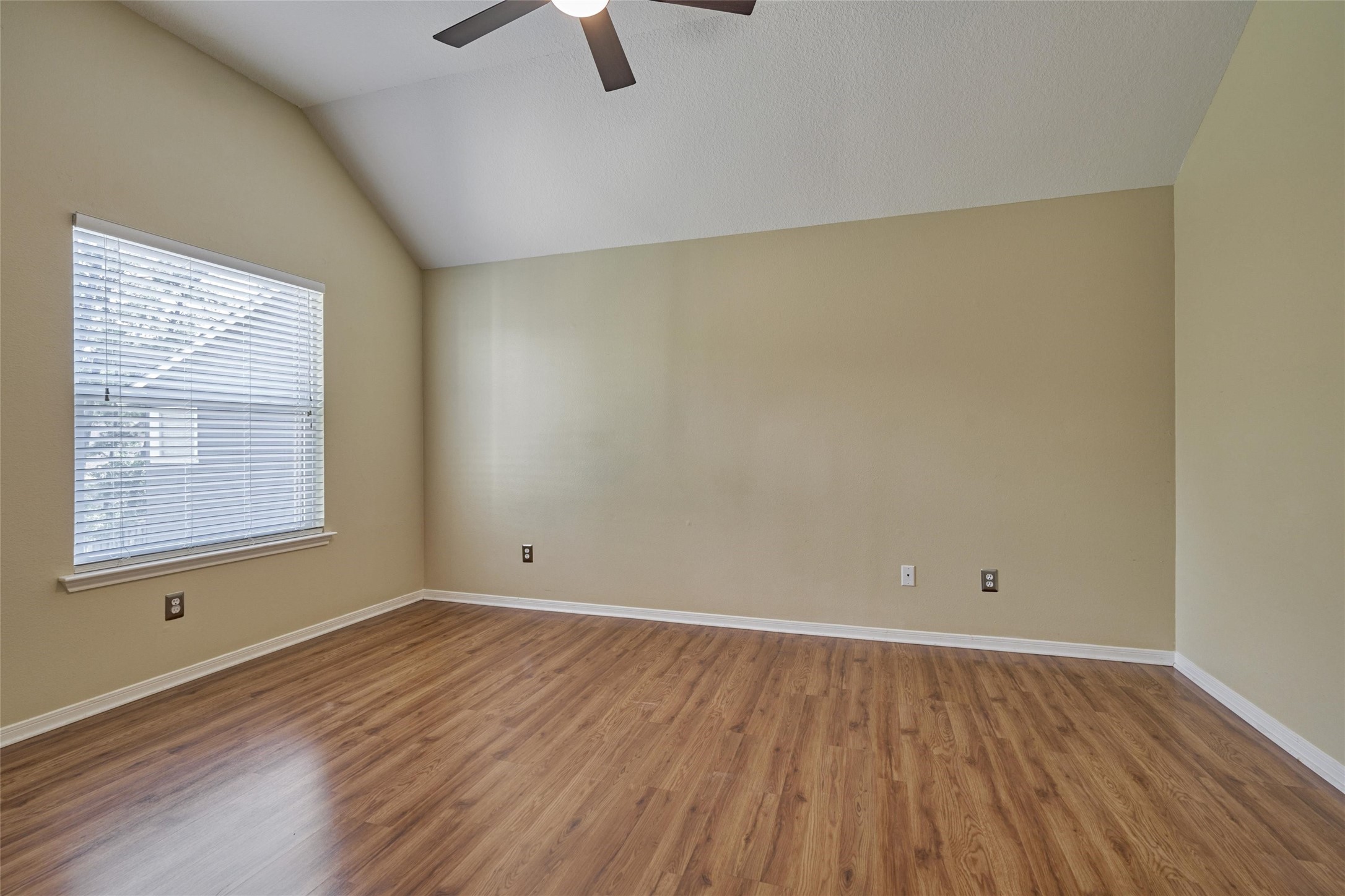 59 West Gaslight Place Spring, TX 77382 - Photo 31 of 47 Primary Bedroom