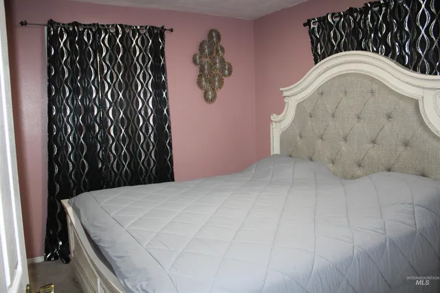 $265,000 | 106 3rd Street West, Declo, ID 83323