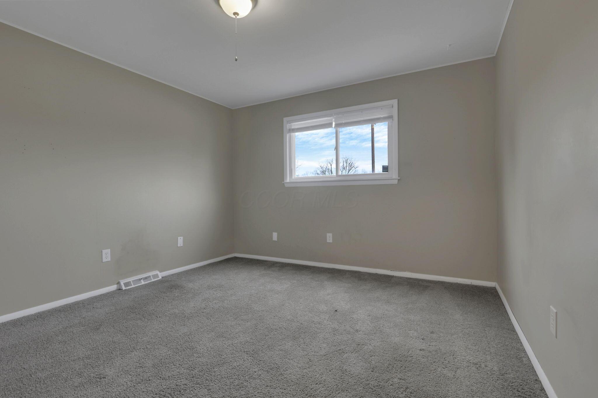 5414 Paladim Road Columbus, OH 43232 - Photo 23 of 51 23-web-or-mls-0N4A5110