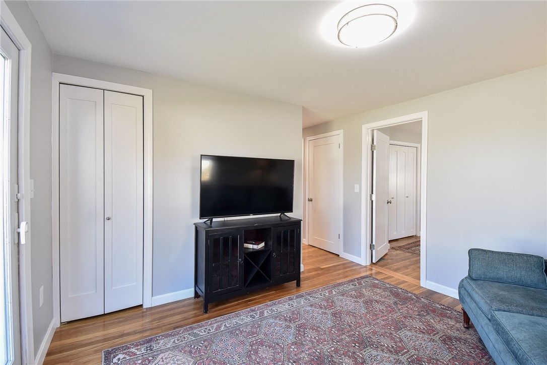 110 Overlook Drive Warwick, RI 02818 - Photo 17 of 45 1st floor den (flex space)