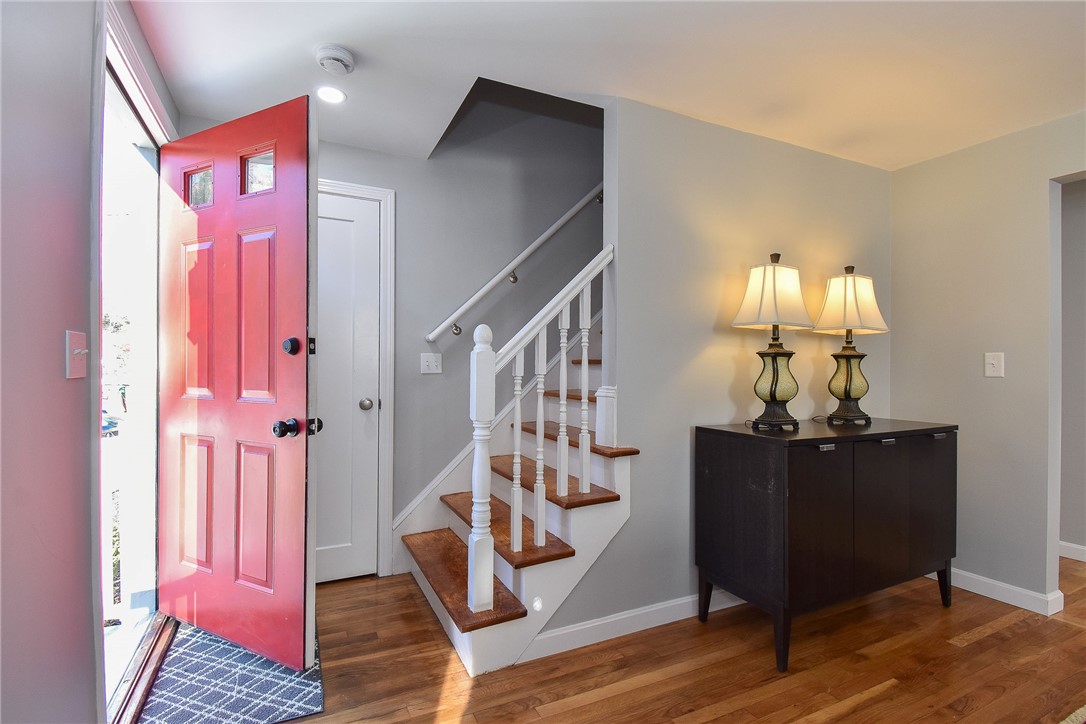 110 Overlook Drive Warwick, RI 02818 - Photo 9 of 45