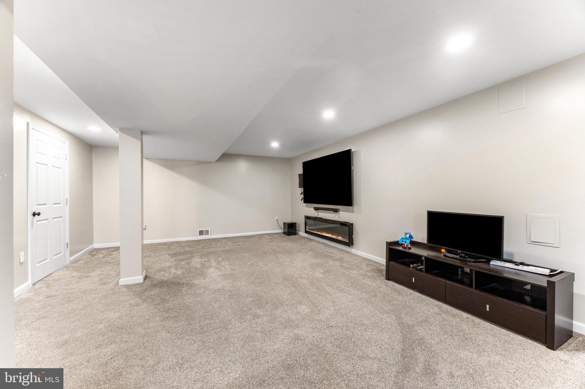 586 Forest View Road Linthicum Heights, MD 21090 - Photo 20 of 28 a living room with furniture and a flat screen tv
