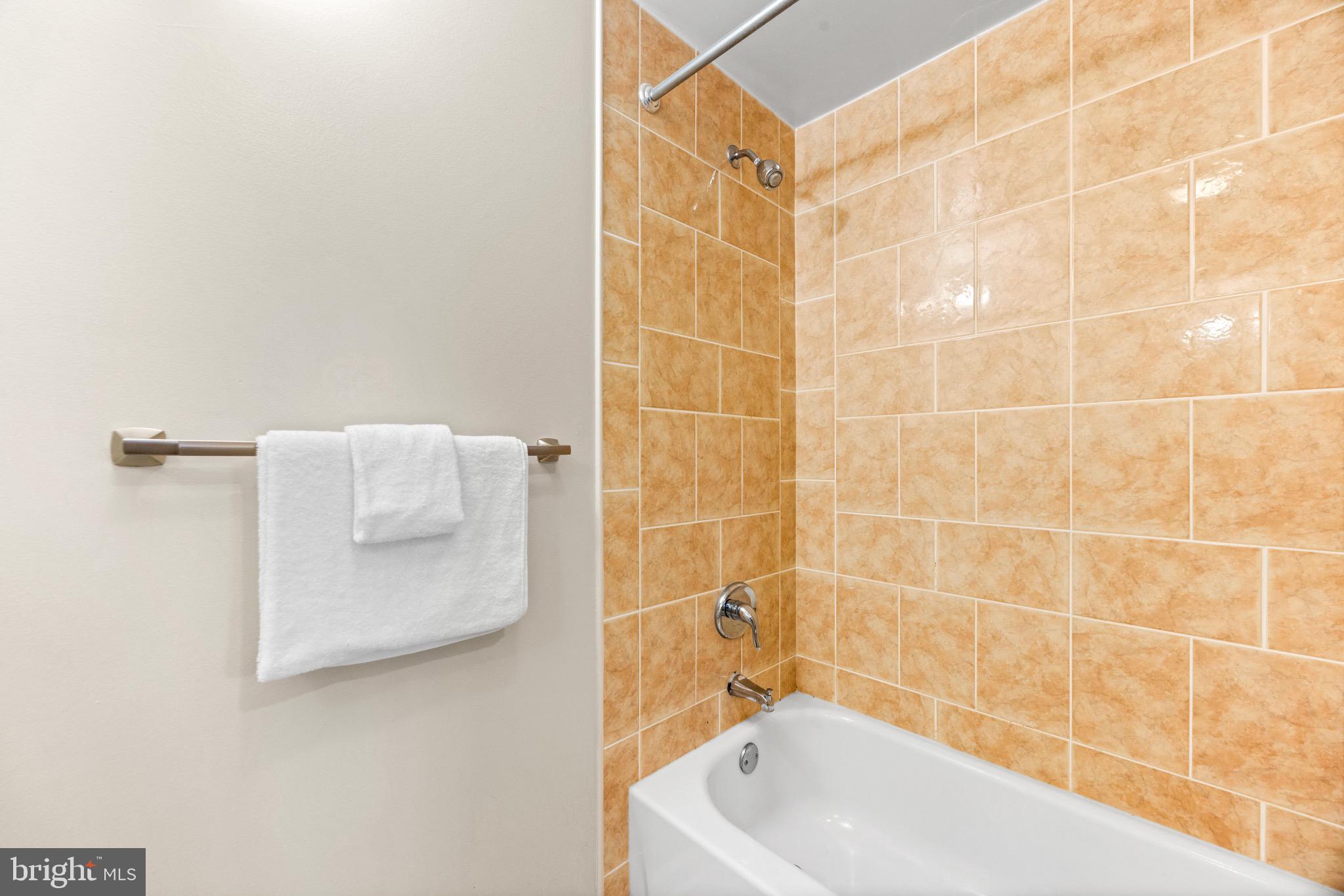 586 Forest View Road Linthicum Heights, MD 21090 - Photo 25 of 28 a bathroom with a bathtub