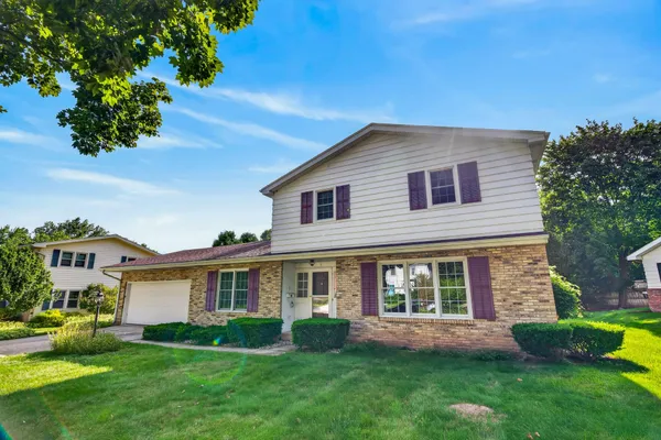 $700,000 | 5 Parklawn Place, Madison, WI 53705