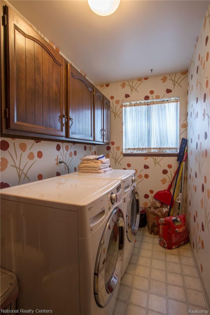 384 Prospect Drive Rochester, MI 48307 - Photo 24 of 32 First floor laundry
