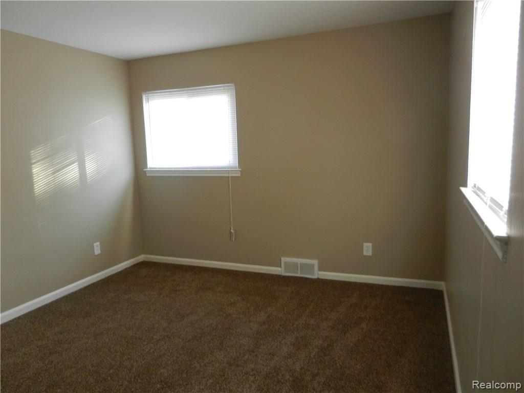 11084 Mae Avenue Warren, MI 48089 - Photo 12 of 27 11084 Mae & Galloway & Gilbert 081.JPG
