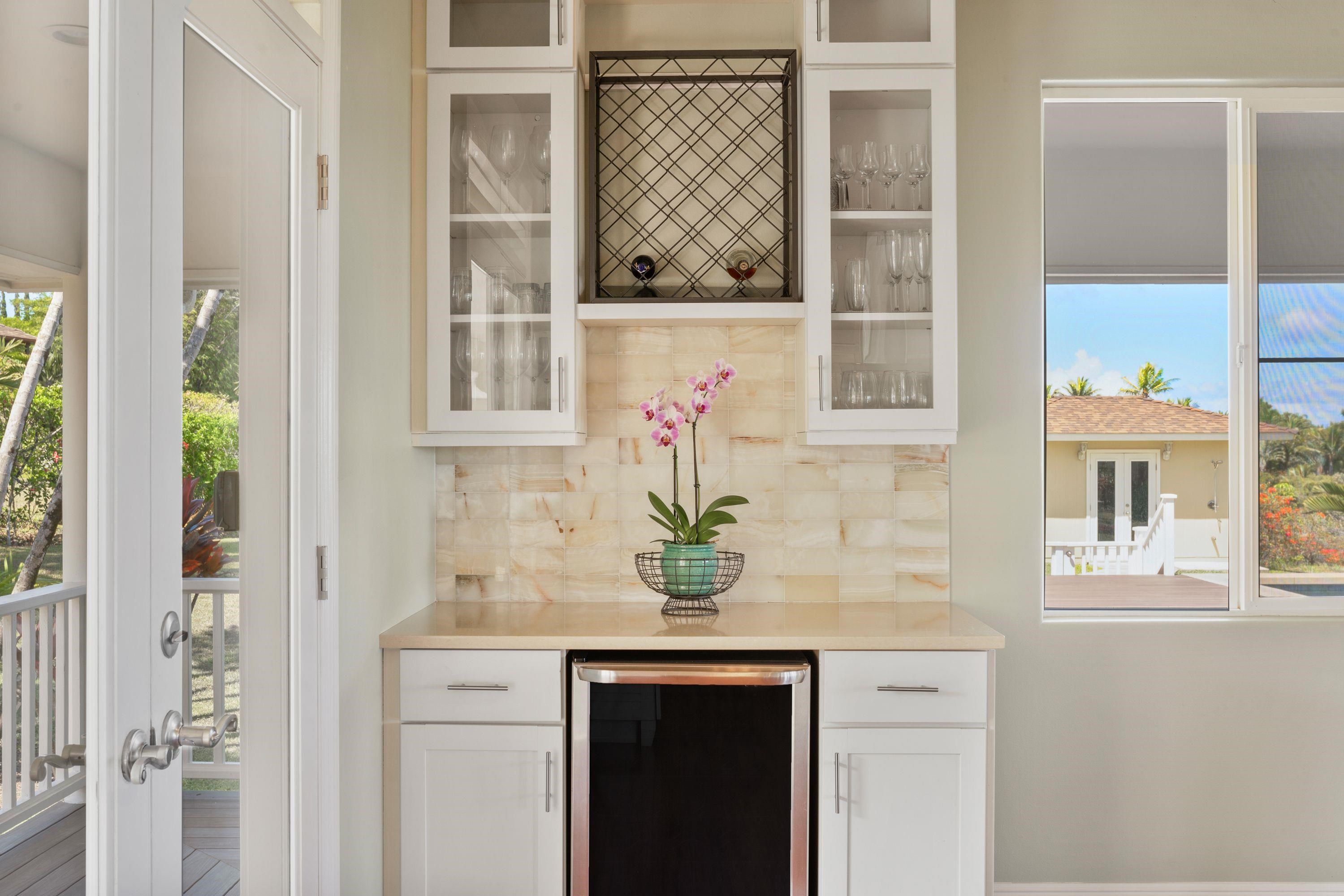 500 North Holokai Place Haiku, HI 96708 - Photo 10 of 30 a sink with a window