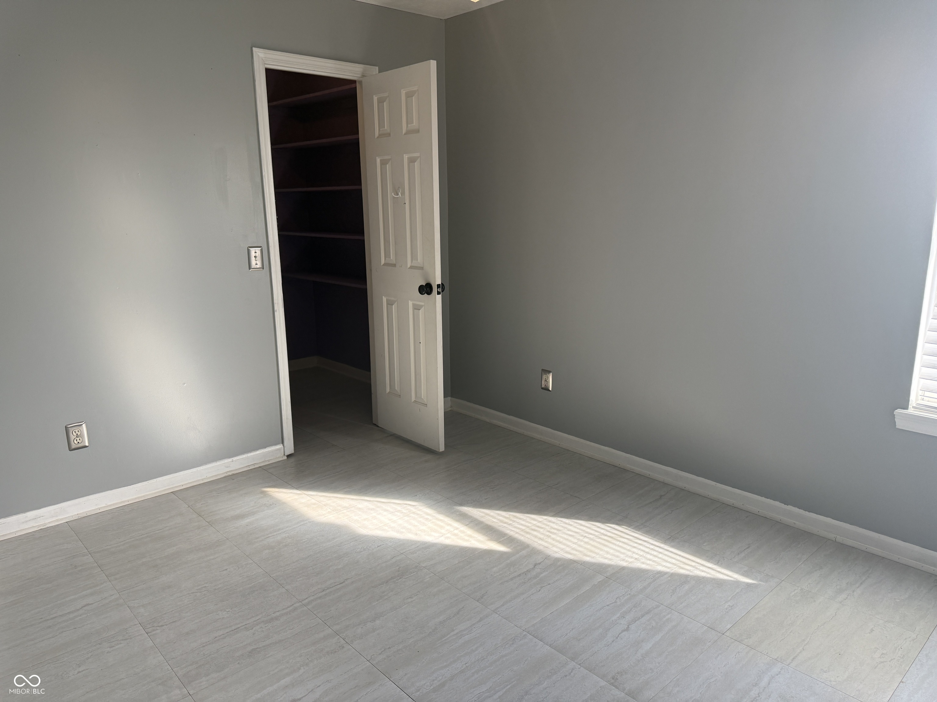 6619 Waterloo Lane Indianapolis, IN 46268 - Photo 9 of 34