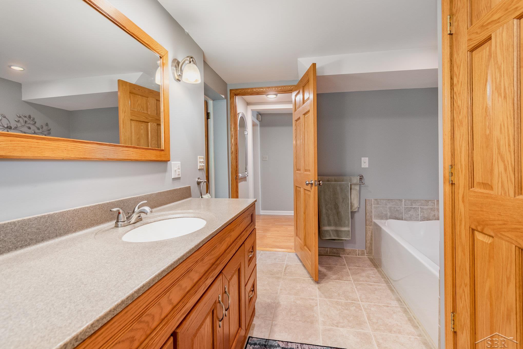 486 West Chippewa River Road Midland, MI 48640 - Photo 16 of 38 50109831-15.JPG