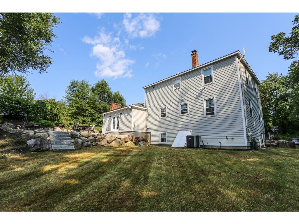 175 Chad Road Manchester, NH 03104 - Photo 4 of 36