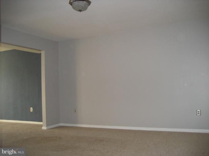 9351 River Crest Road Manassas, VA 20110 - Photo 5 of 11 Living Room