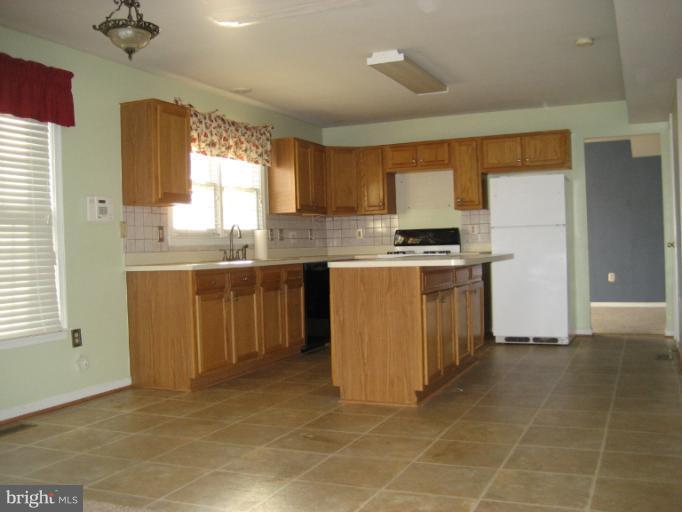 9351 River Crest Road Manassas, VA 20110 - Photo 7 of 11 Kitchen