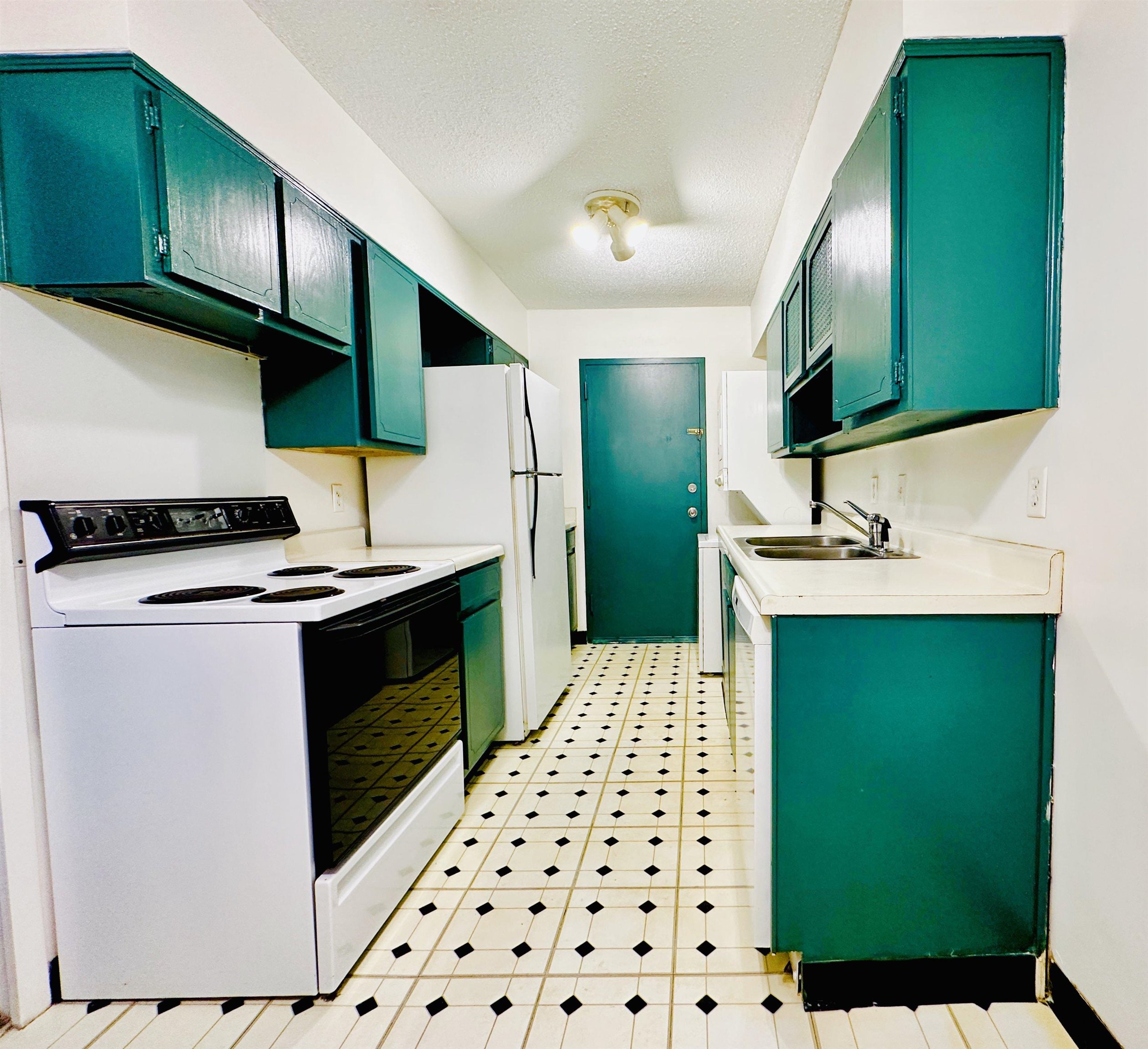 3080 Walnut Grove Road, Unit 404 Memphis, TN 38111 - Photo 8 of 17 a kitchen with a sink and cabinets