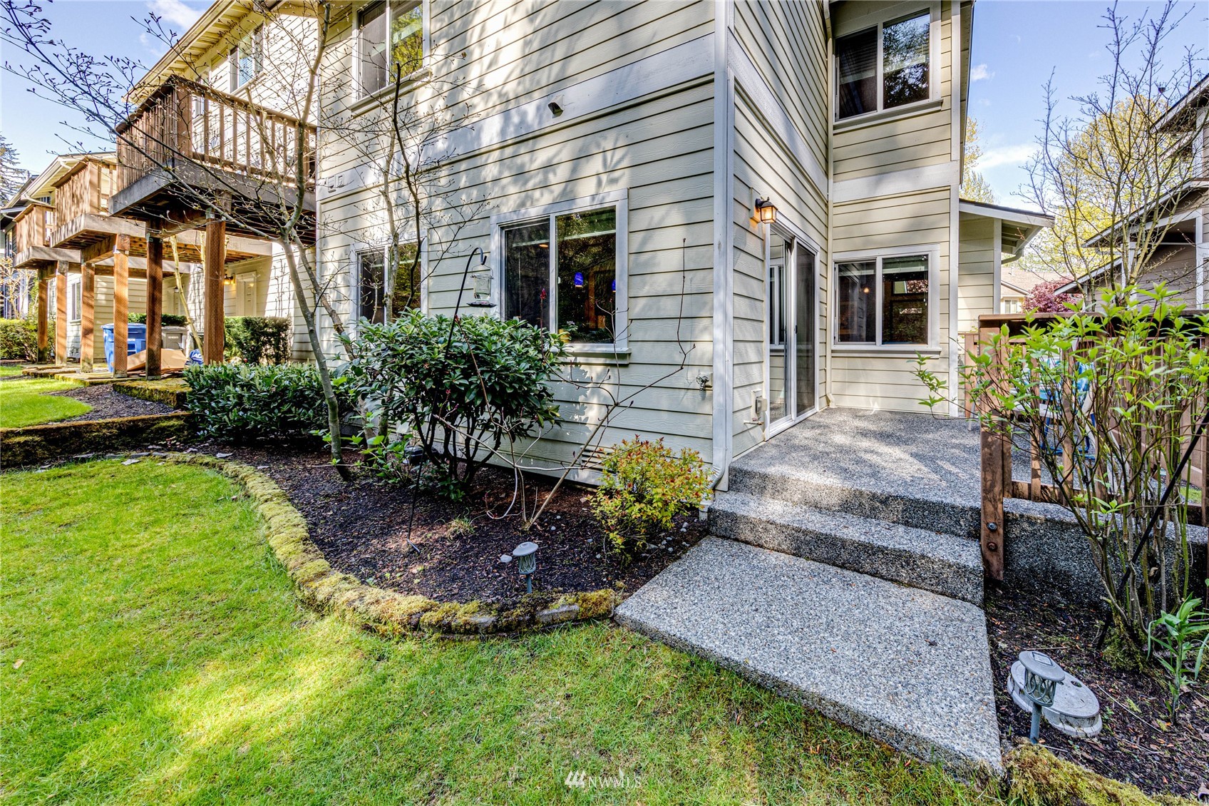 21318 11th Drive Southeast Bothell, WA 98021 - Photo 24 of 27 a view of a yard in front of a brick building