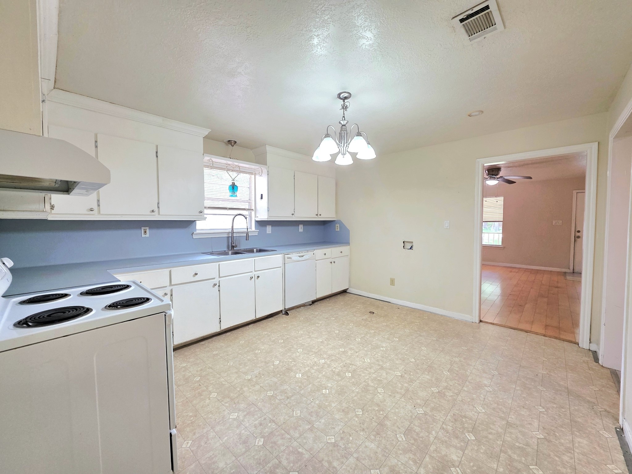 12105 Old County Road Willis, TX 77378 - Photo 7 of 18