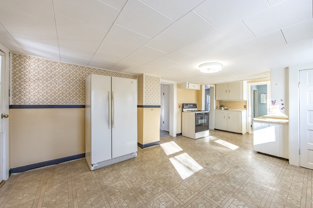 165 Chestnut Street North Attleboro, MA 02760 - Photo 6 of 37