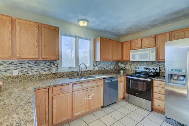 $685,000 | 918 Saugatucket Road, South Kingstown, RI 02879