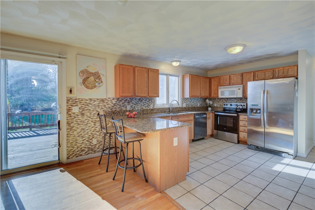 918 Saugatucket Road South Kingstown, RI 02879 - Photo 8 of 42