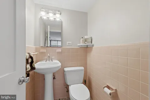 $305,000 | 4390 Lorcom Lane, Unit 510, Arlington, VA 22207
