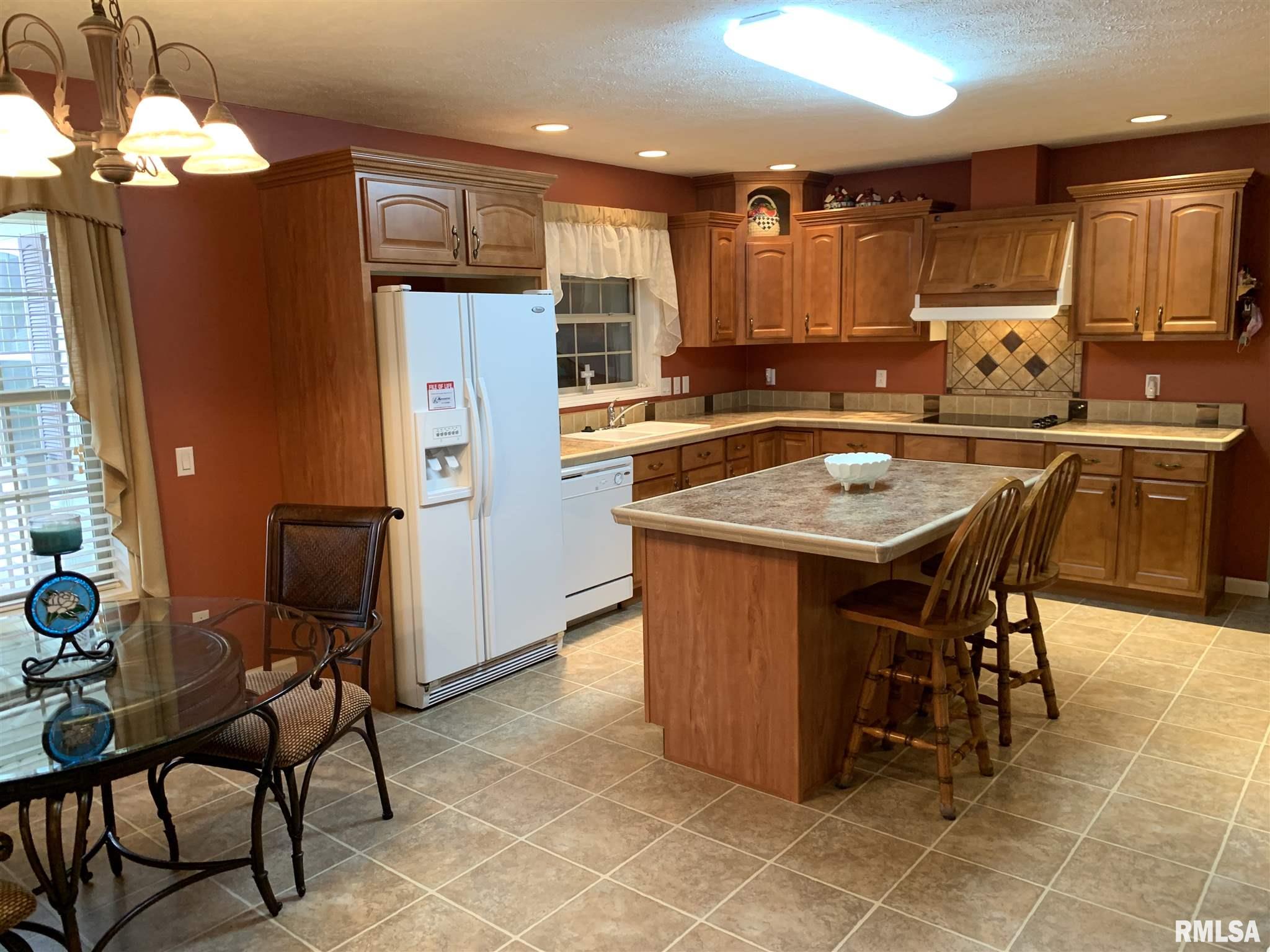 2800 Vía Rosso, Unit 94 Springfield, IL 62703 - Photo 7 of 39 Gallery Image 7