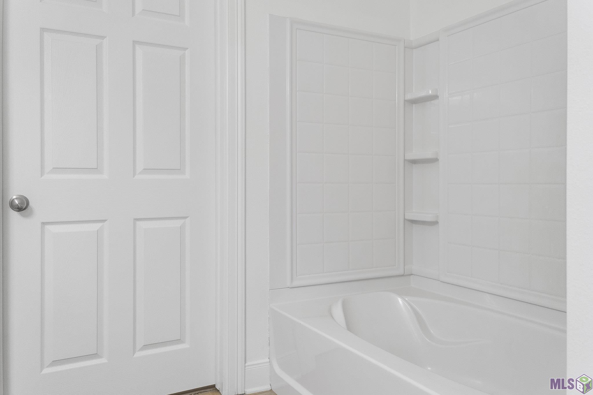 10600 Lakes Boulevard, Unit 305 Baton Rouge, LA 70810 - Photo 14 of 33