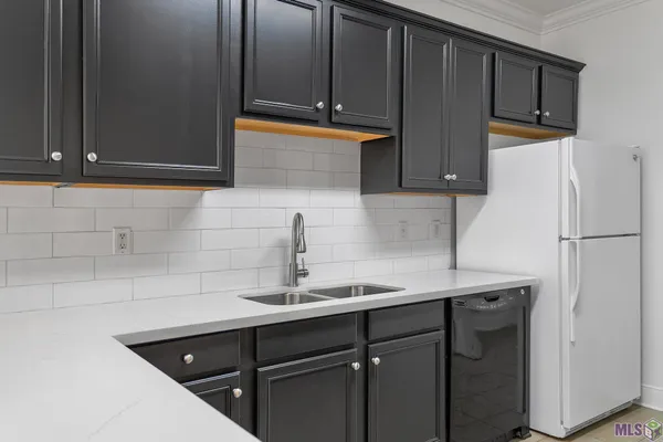 $1,800 | 10600 Lakes Boulevard, Unit 305, Baton Rouge, LA 70810