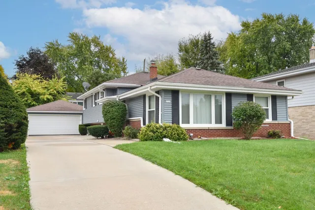 $339,900 | 9525 West Grantosa Drive, Wauwatosa, WI 53222