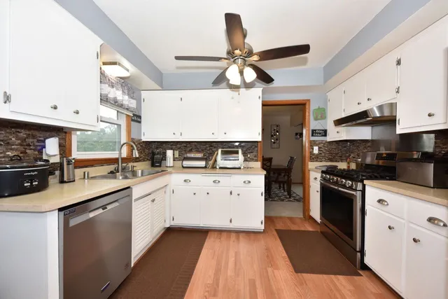 $339,900 | 9525 West Grantosa Drive, Wauwatosa, WI 53222