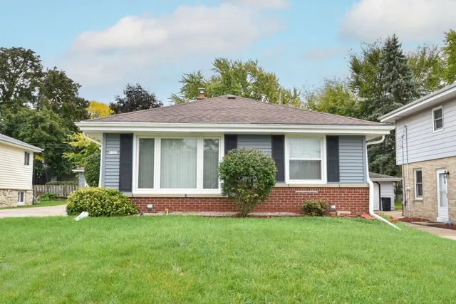 $339,900 | 9525 West Grantosa Drive, Wauwatosa, WI 53222