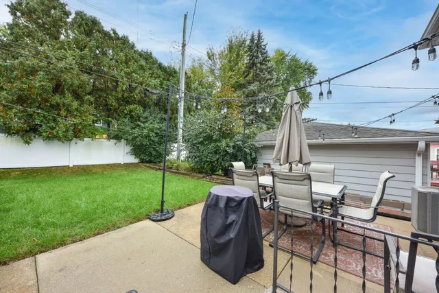 $339,900 | 9525 West Grantosa Drive, Wauwatosa, WI 53222