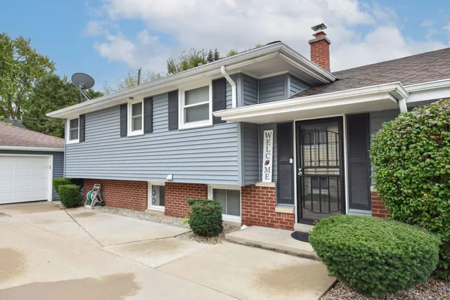$339,900 | 9525 West Grantosa Drive, Wauwatosa, WI 53222