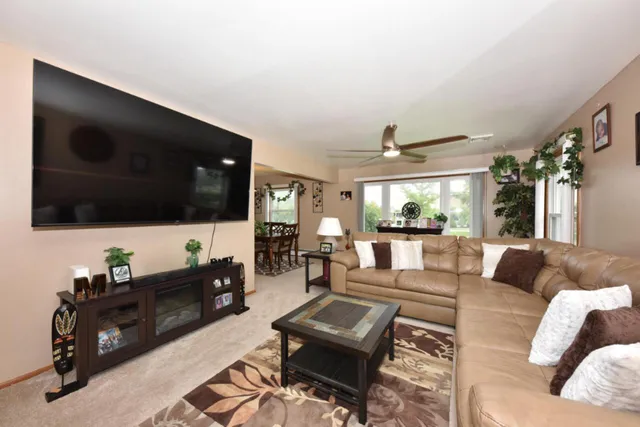 $339,900 | 9525 West Grantosa Drive, Wauwatosa, WI 53222