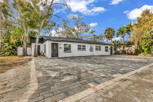 a view of house with a yard