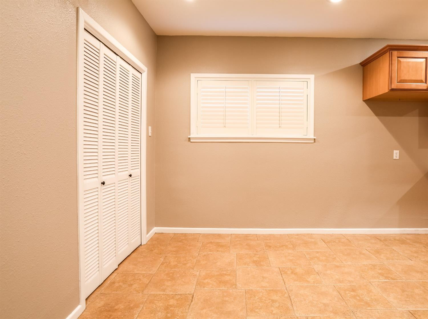 4831 10th Street Lubbock, TX 79416 - Photo 15 of 40 a view of an empty room with a window