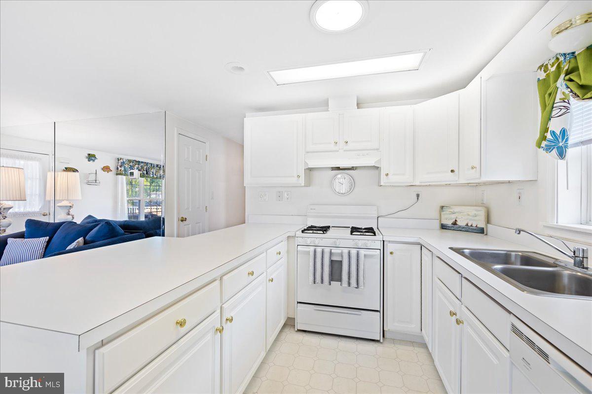30929 Maplewood Road Ocean View, DE 19970 - Photo 17 of 31 Kitchen