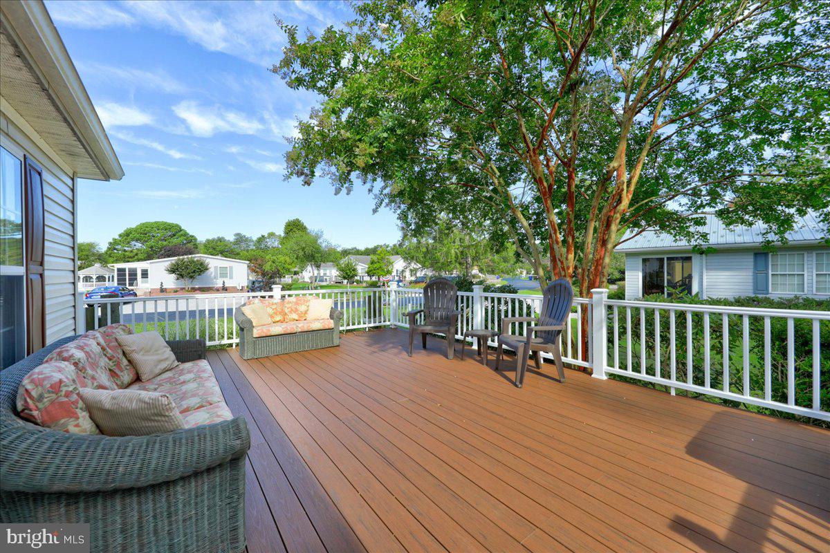 30929 Maplewood Road Ocean View, DE 19970 - Photo 6 of 31 Side Deck