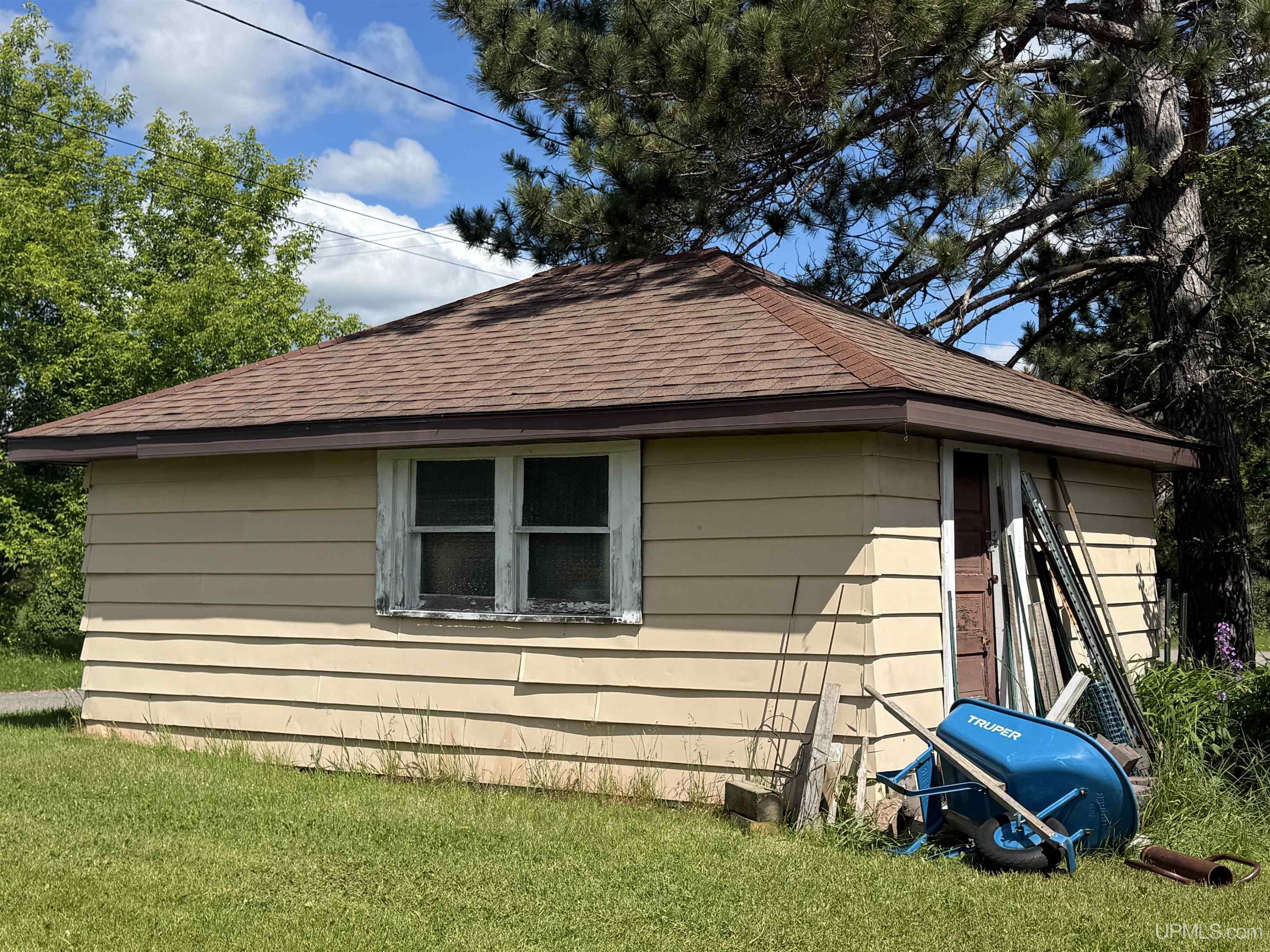 207 Maple Avenue Amasa, MI 49903 - Photo 4 of 20