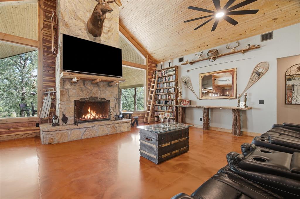 722 3 Skillet Road Springtown, TX 76082 - Photo 11 of 40