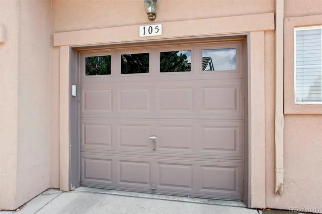a picture of a room with a floor plan