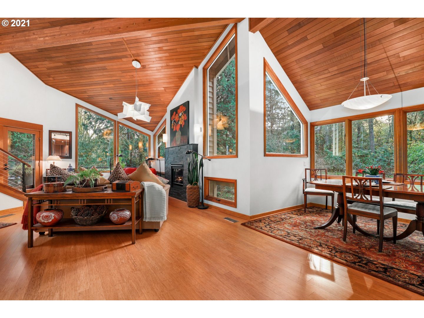 9812 Southwest Lancaster Road Portland, OR 97219 - Photo 3 of 32 Gallery Image 3