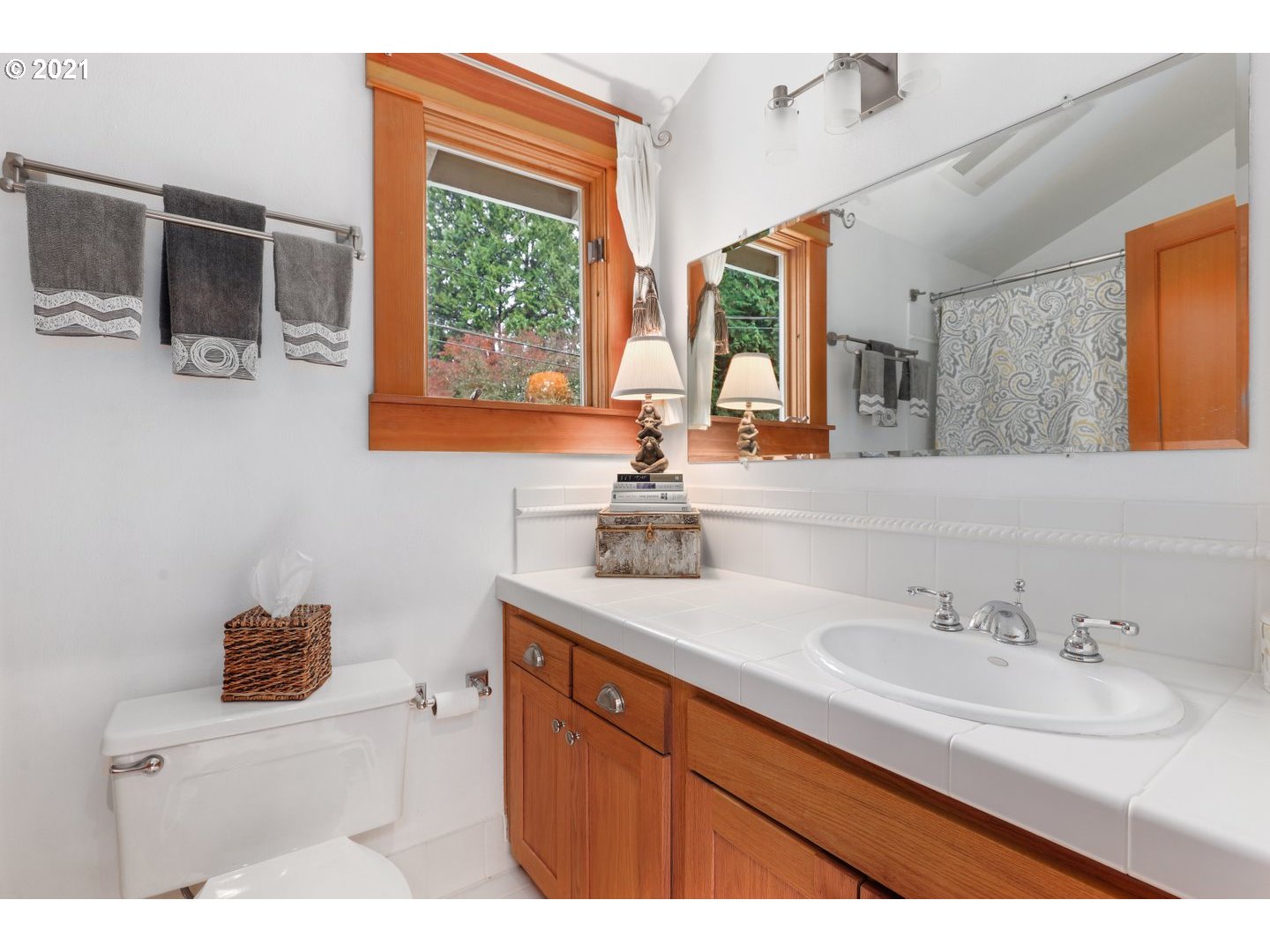 9812 Southwest Lancaster Road Portland, OR 97219 - Photo 22 of 32 Gallery Image 22