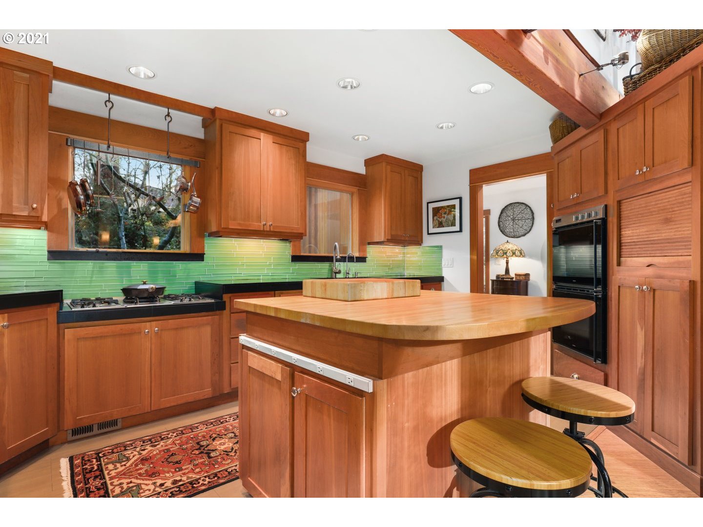 9812 Southwest Lancaster Road Portland, OR 97219 - Photo 4 of 32 Gallery Image 4