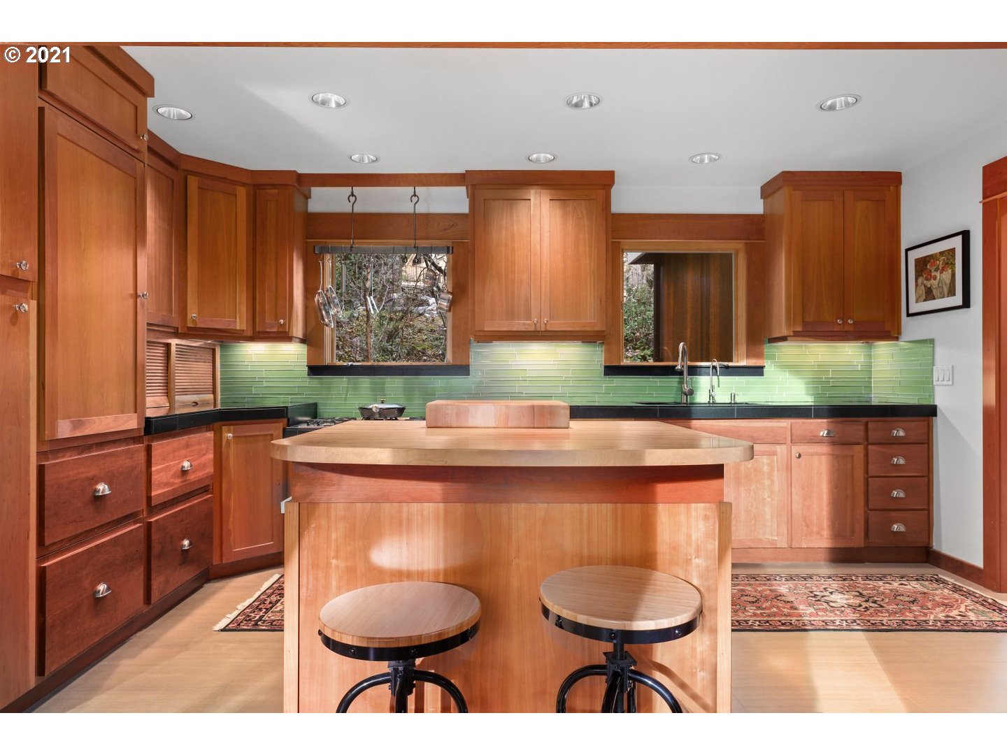 9812 Southwest Lancaster Road Portland, OR 97219 - Photo 5 of 32 Gallery Image 5