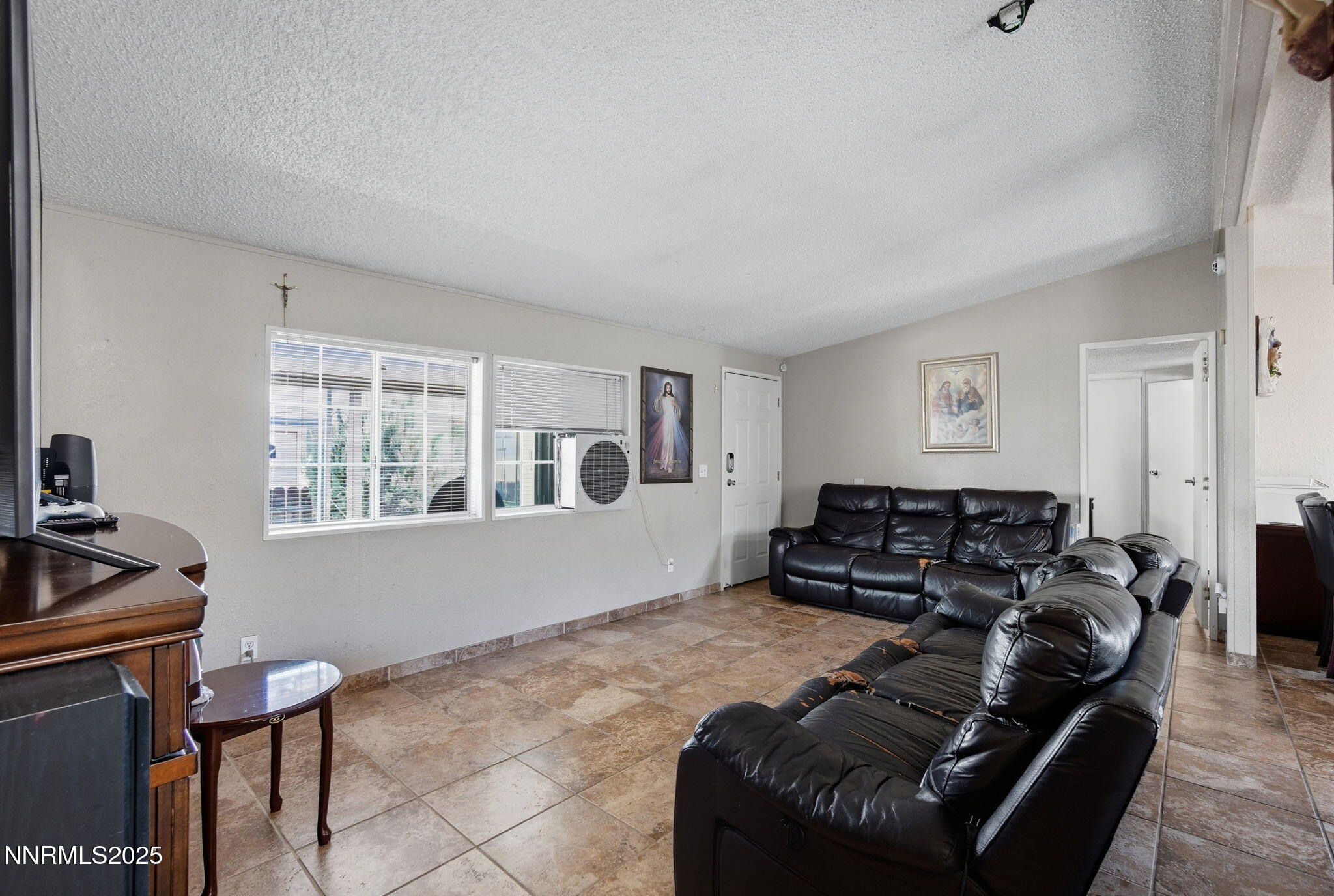 2135 Barberry Way Reno, NV 89512 - Photo 10 of 16 a living room with furniture