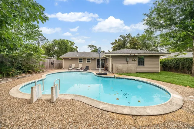 $2,100 | 2009 Sedgie Drive, Houston, TX 77080