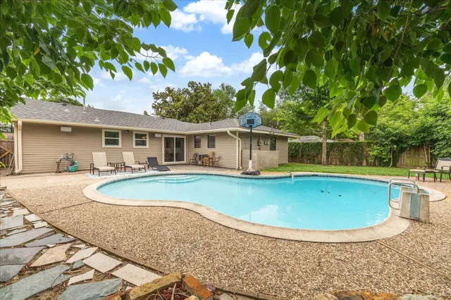 $2,100 | 2009 Sedgie Drive, Houston, TX 77080