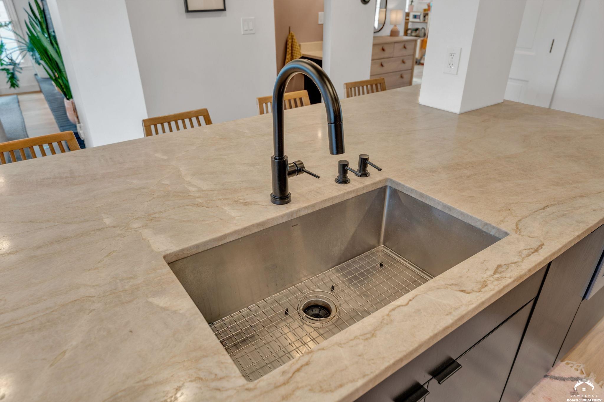 1304 Lawrence Avenue Lawrence, KS 66049 - Photo 23 of 62