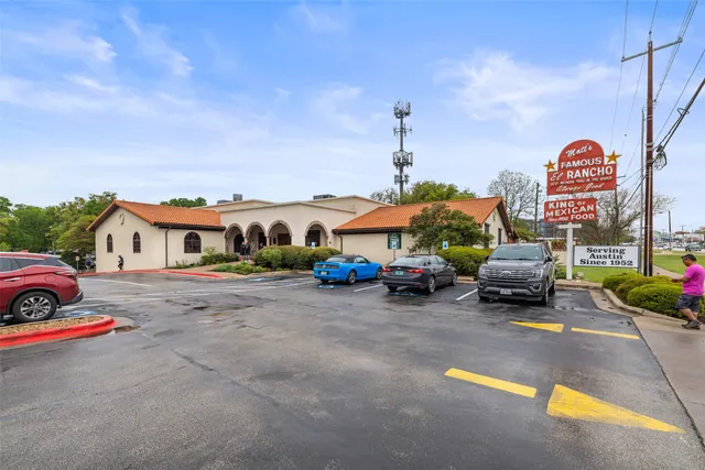 a view of a park with sign board