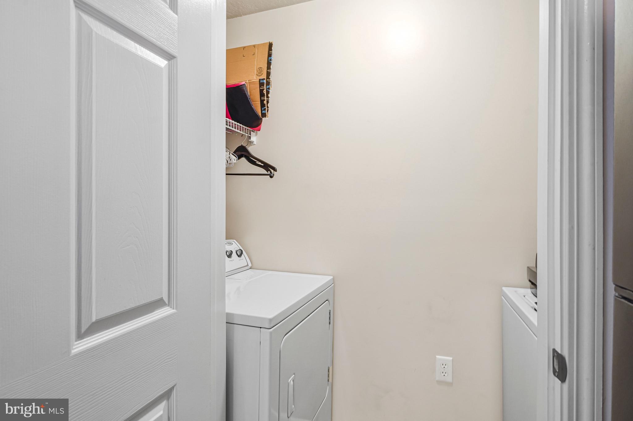 503 Sunset View Terrace Southeast, Unit 407 Leesburg, VA 20175 - Photo 14 of 35 a bathroom with a sink and a mirror